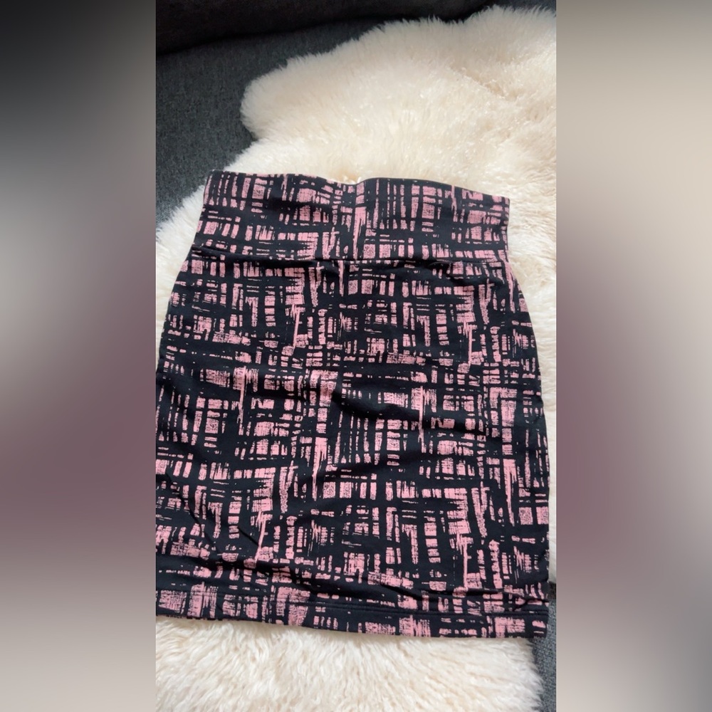 Hot Topic Black and Pink Graphic Pencil Skirt